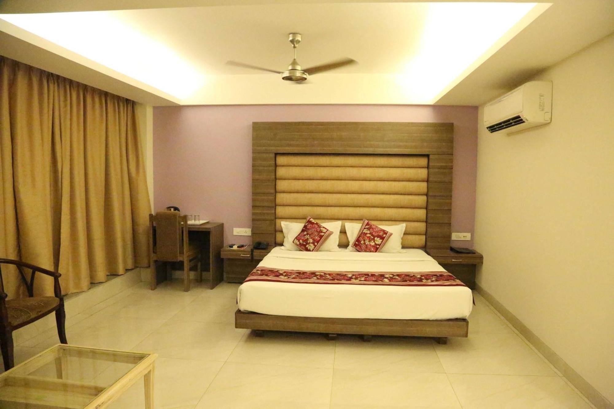Palette Hotel Nisarga By Sunday Bhopal Dış mekan fotoğraf