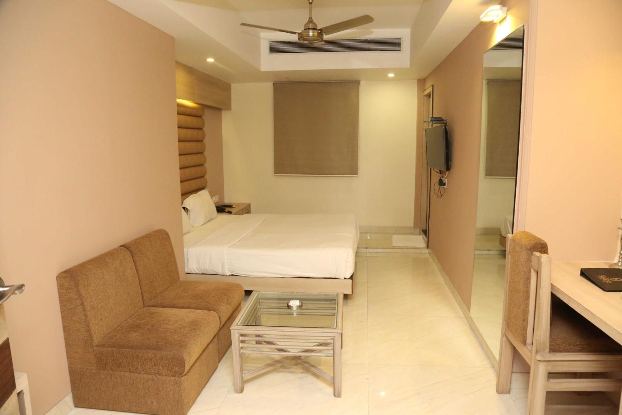 Palette Hotel Nisarga By Sunday Bhopal Dış mekan fotoğraf